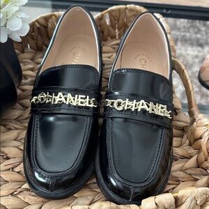 CHANEL Black Patent Leather Logo Chain Loafers